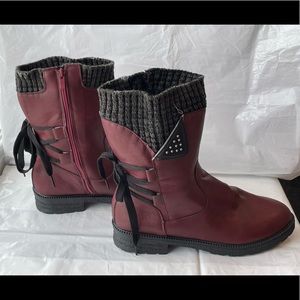 Winter boot, size 41, never worn / brand new.  Burgundy.